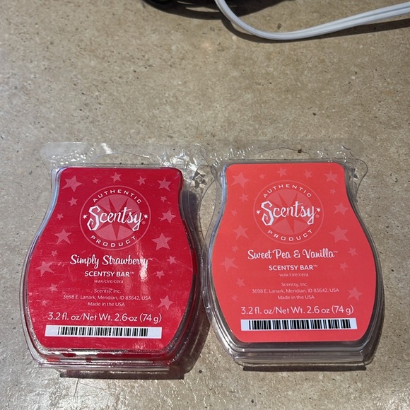 scentsy white owl warmer with two scents. - Picture 3 of 4